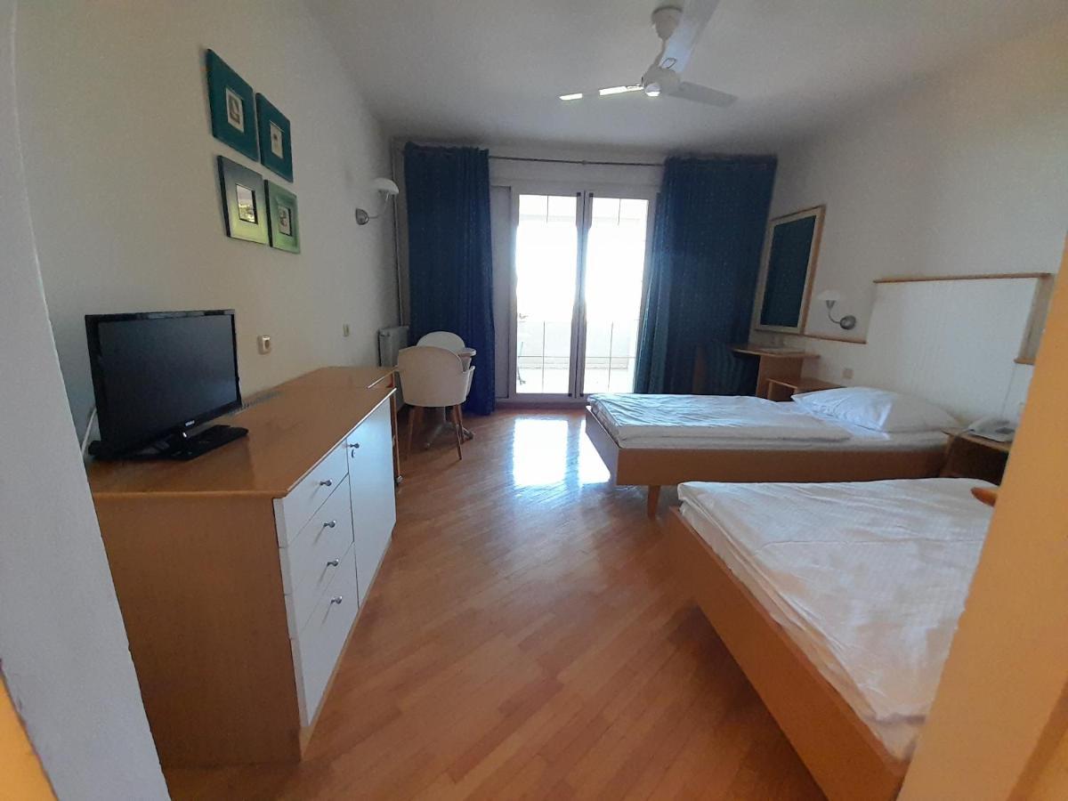 Aparthotel Plat 믈리니 외부 사진