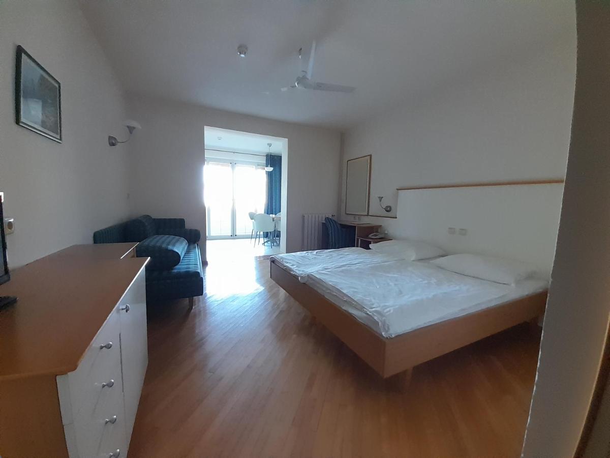 Aparthotel Plat 믈리니 외부 사진